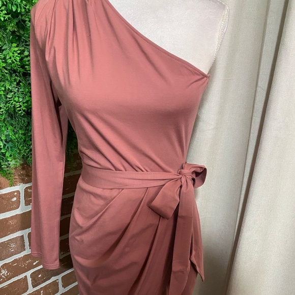 Dress - Picture 3 of 5